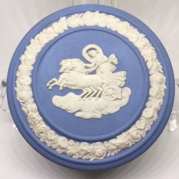 Wedgewood Trinket Box (Blue & White) - Picture 8 of 8